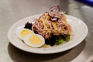 Elsässer Wurstsalat mit Ei
