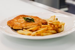 Schnitzel mit Pommes frites