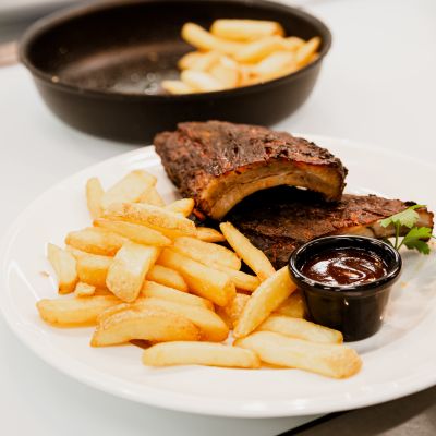 Spareribs mit Pommes